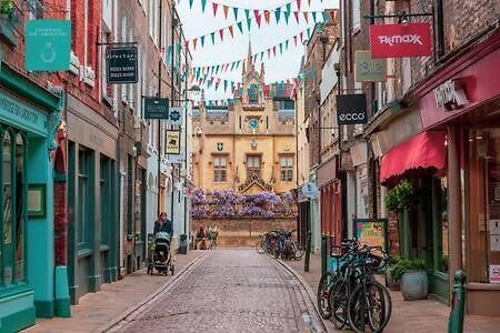 Central, Stunning 2 Bed Apartment With Parking! Cambridge  Exterior photo