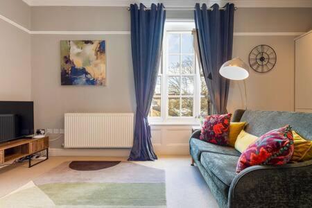 Central, Stunning 2 Bed Apartment With Parking! Cambridge  Exterior photo