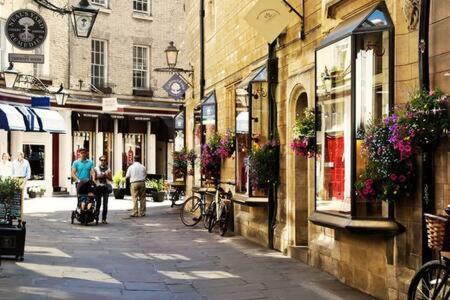 Central, Stunning 2 Bed Apartment With Parking! Cambridge  Exterior photo