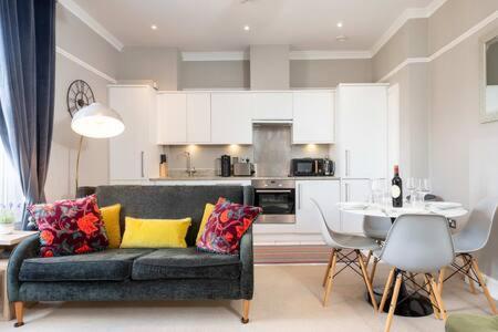 Central, Stunning 2 Bed Apartment With Parking! Cambridge  Exterior photo